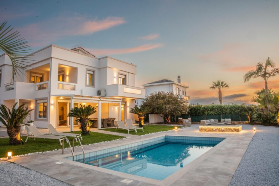 Villa Yiayia: Relaxing by the sea (Heated pool)